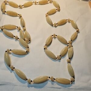 Vintage Bakelite Cream Beaded Necklace
